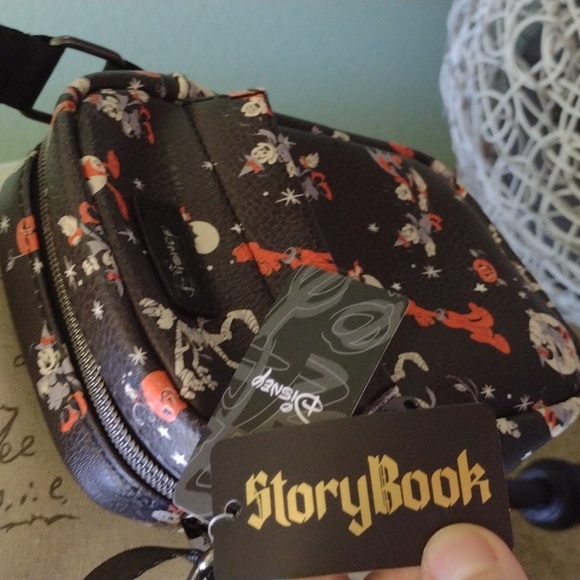 Disney small crossbody purse - Picture 2 of 3